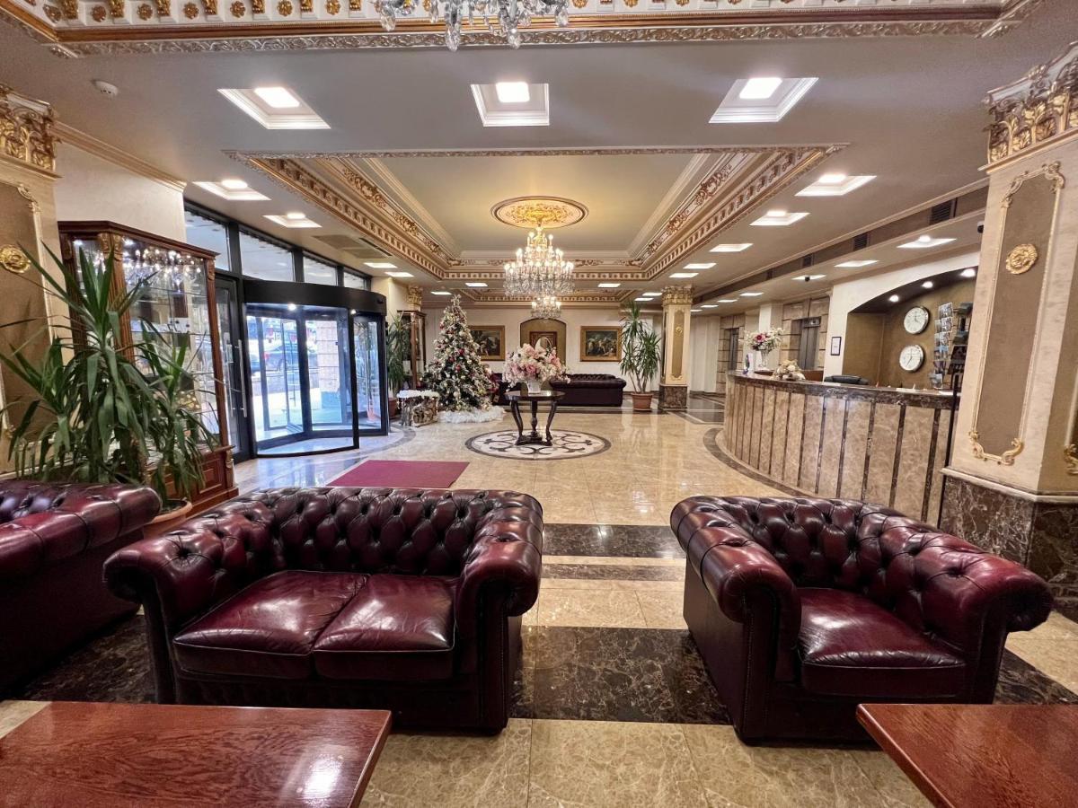 Royal Plaza By Stellar Hotels, Yerevan Exterior foto